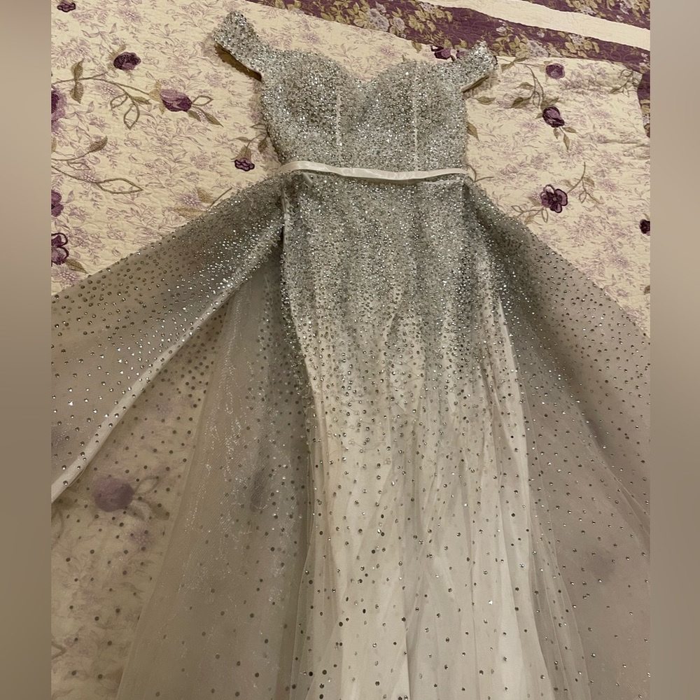 My pageant gown worn once 00 🎉perfect for another pageant Queen 👸🏼💜